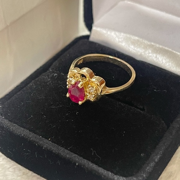 FINAL SALE✨RETAIL $1142✨14 kt gold ruby & white sapphire ring - Picture 4 of 16